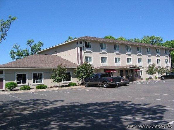 Budget Host Inn & Suites North Branch Bagian luar foto